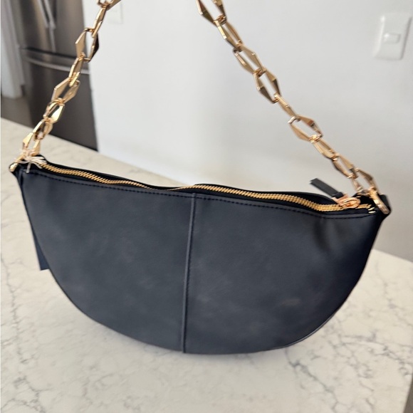 Universal Thread Black Half-Moon Shoulder Bag with Gold Chain - NWT - Picture 2 of 4